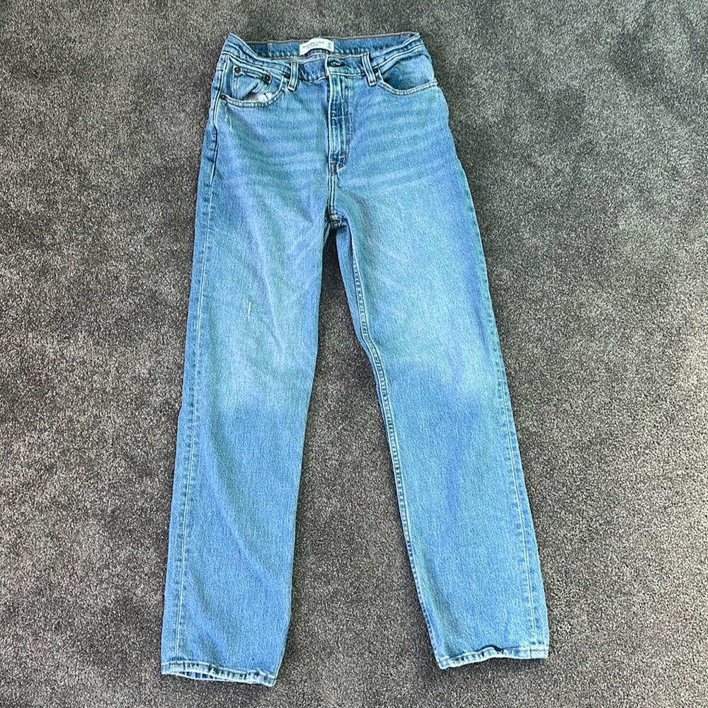 Abercrombie & Fitch “The ‘90s Straight Ultra High Rise” Jeans